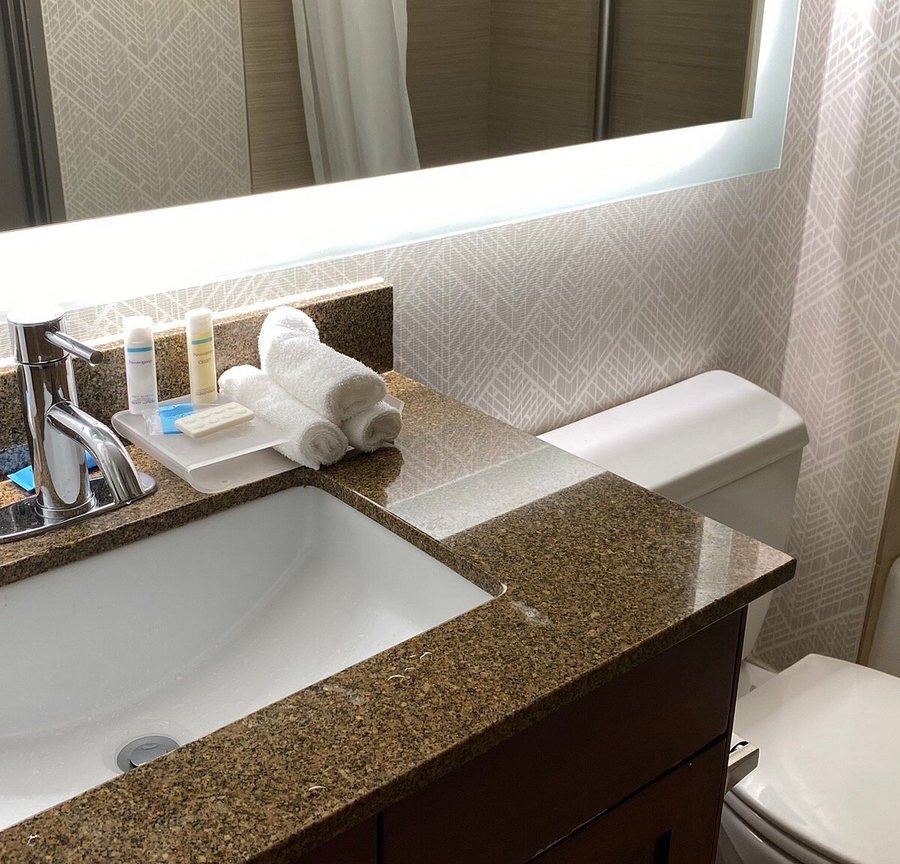 Homewood Suites by Hilton Seattle Convention Center Pike Street — Bathroom