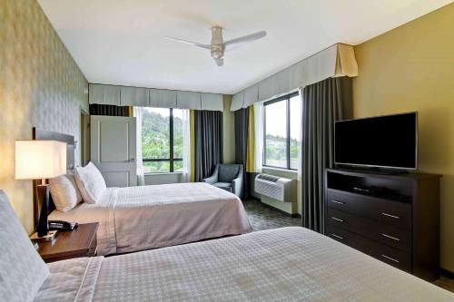 Homewood Suites by Hilton Seattle Issaquah — Guest room