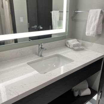 Homewood Suites By Hilton Springfield Medical District — Bathroom