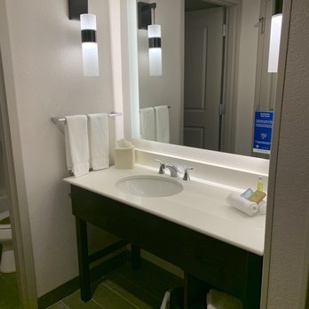 Homewood Suites By Hilton St Augustine San Sebastian — Bathroom
