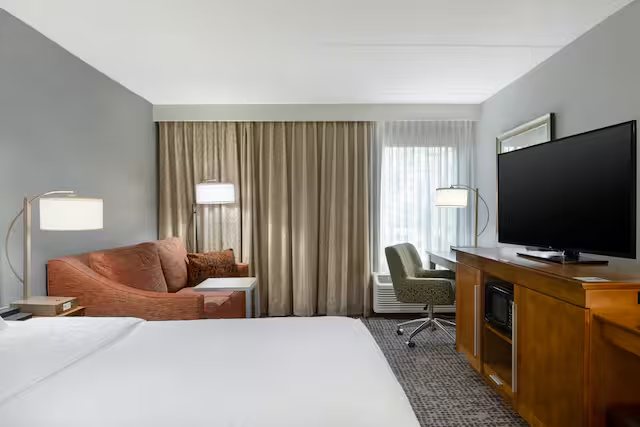 Homewood Suites by Hilton Tallahassee — Guest room