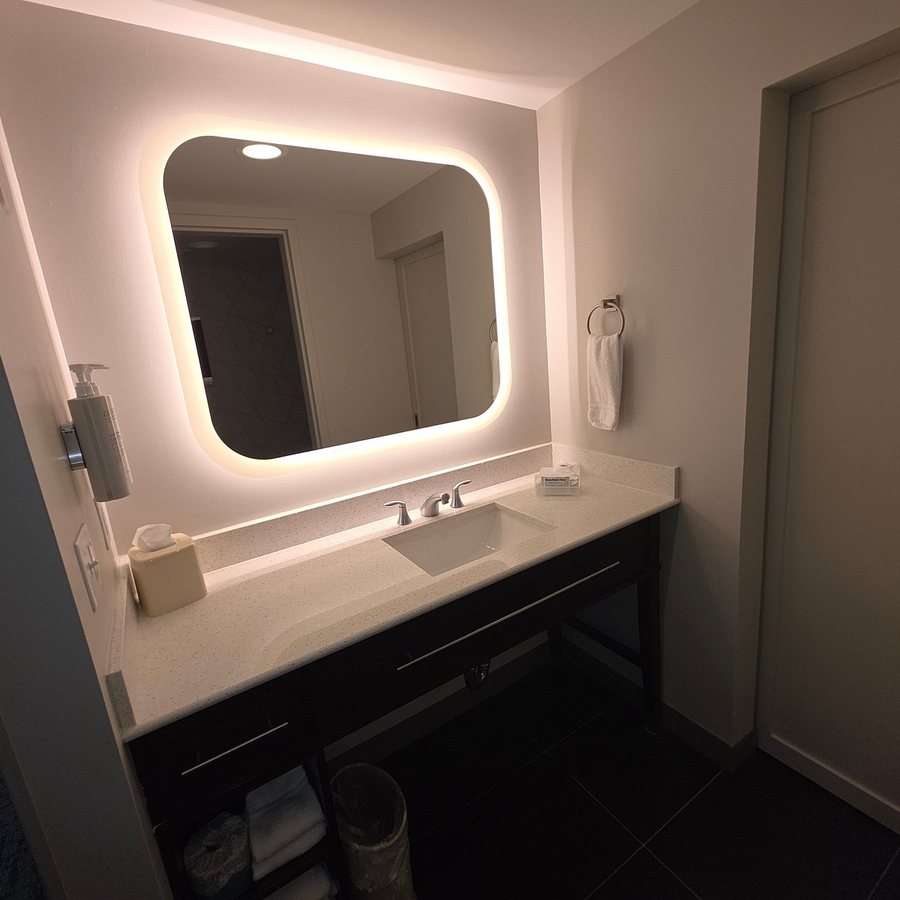 Homewood Suites by Hilton TechRidge Parmer At I 35 — Bathroom