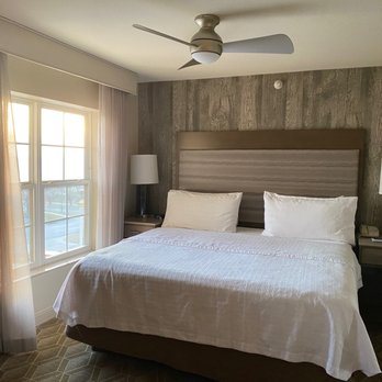 Homewood Suites by Hilton The Waterfront — Guest room