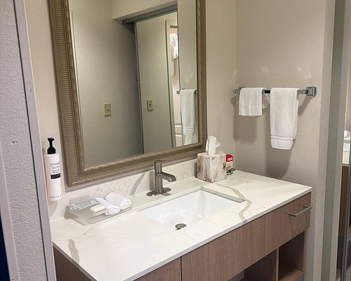 Homewood Suites by Hilton Tulsa South — Bathroom