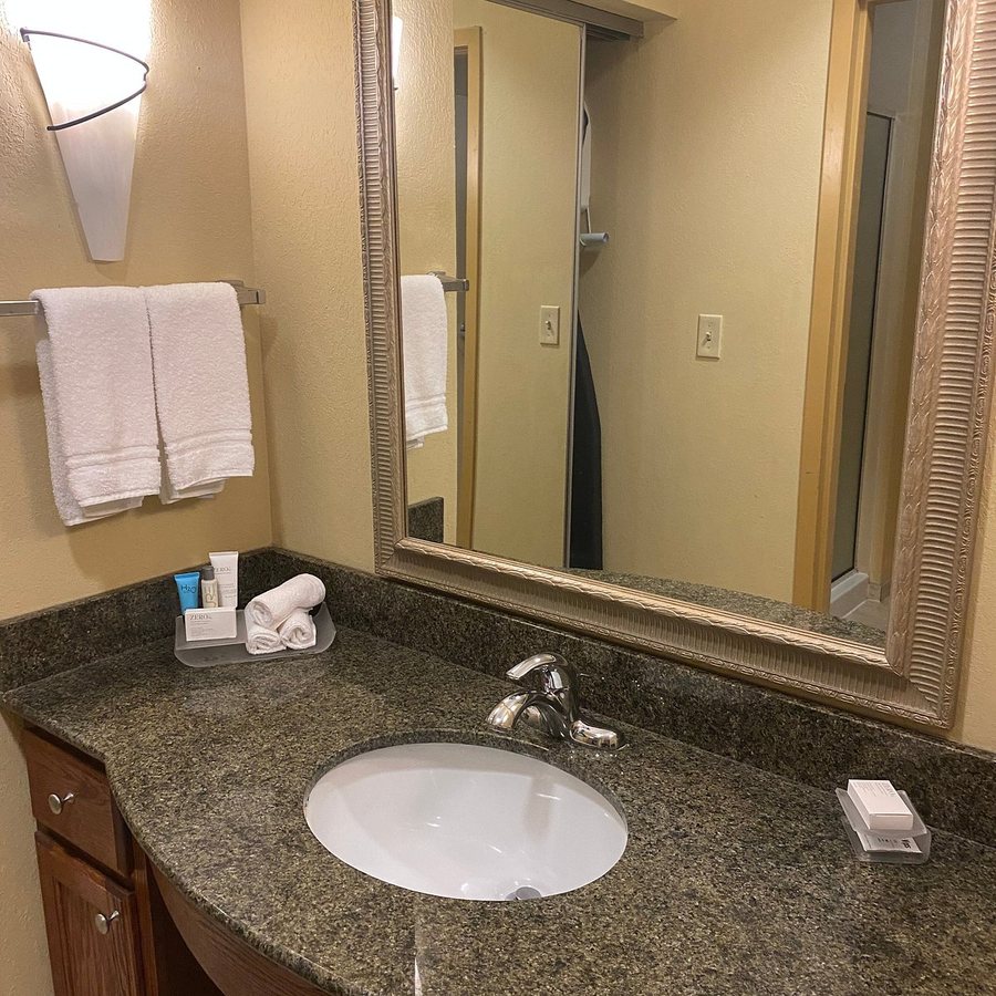 Homewood Suites By Hilton Tulsa South Medical District — Bathroom