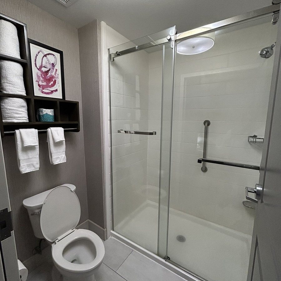 Homewood Suites by Hilton Tyler — Bathroom