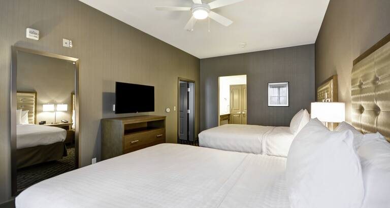 Homewood Suites by Hilton Warren Detroit — Guest room