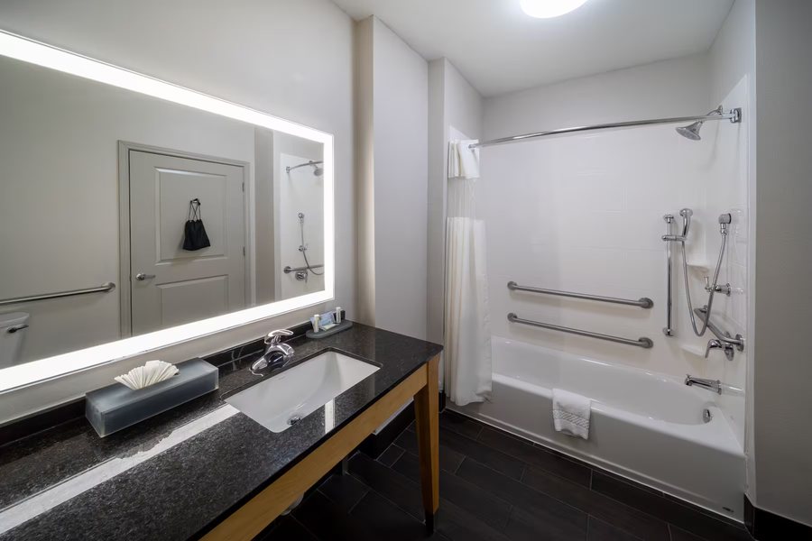 Homewood Suites by Hilton Wichita Falls — Bathroom