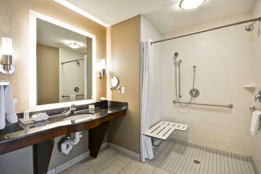 Homewood Suites By Hilton Wilmington Brandywine Valley — Bathroom