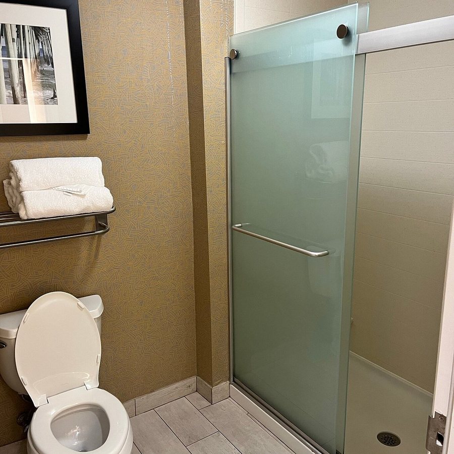 Homewood Suites By Hilton Wilmington mayfaire Nc — Bathroom