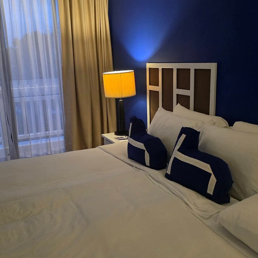 Homm Suites Laguna — Guest room
