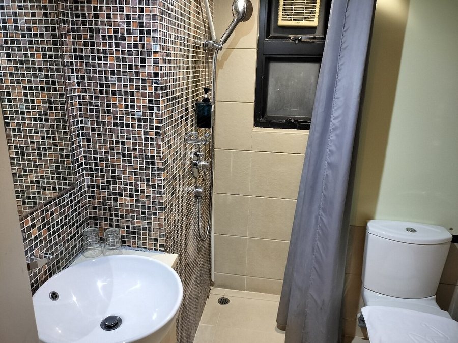 Homy Hotel Central — Bathroom