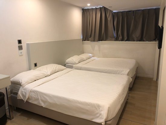 Homy Hotel Central — Guest room
