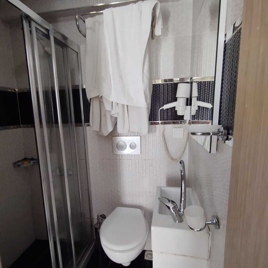 Honey Hotel Istanbul — Bathroom
