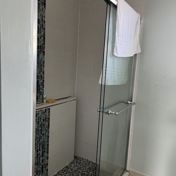 Honu Cove — Bathroom