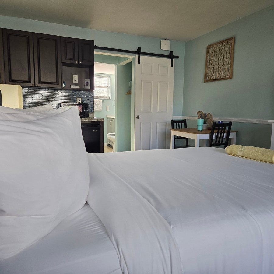 Honu Cove — Guest room