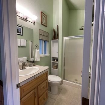 Honu Kai B B — Bathroom