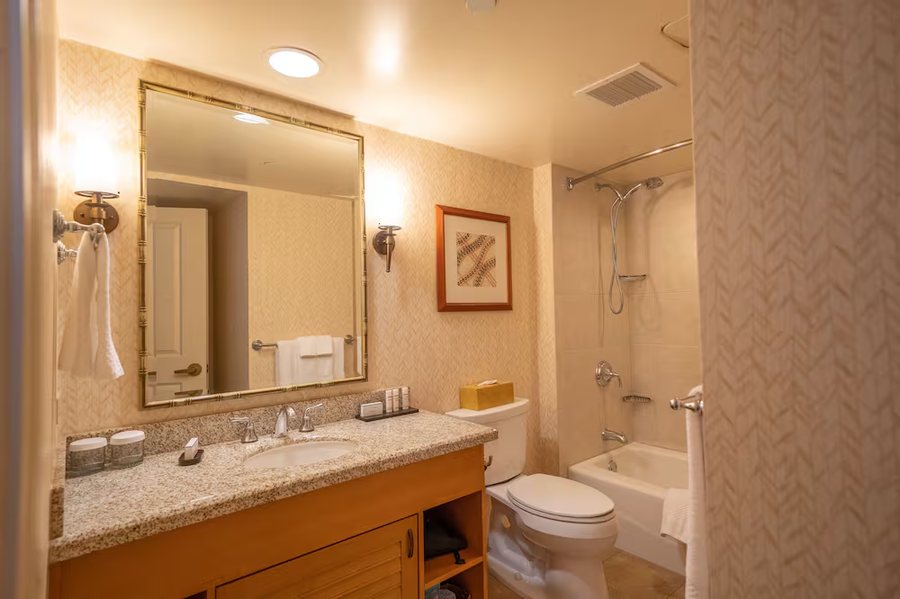 Honu Waikiki — Bathroom