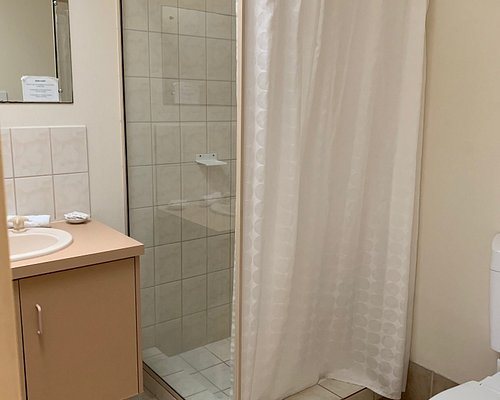 Hopetoun Motel Chalet Village — Bathroom
