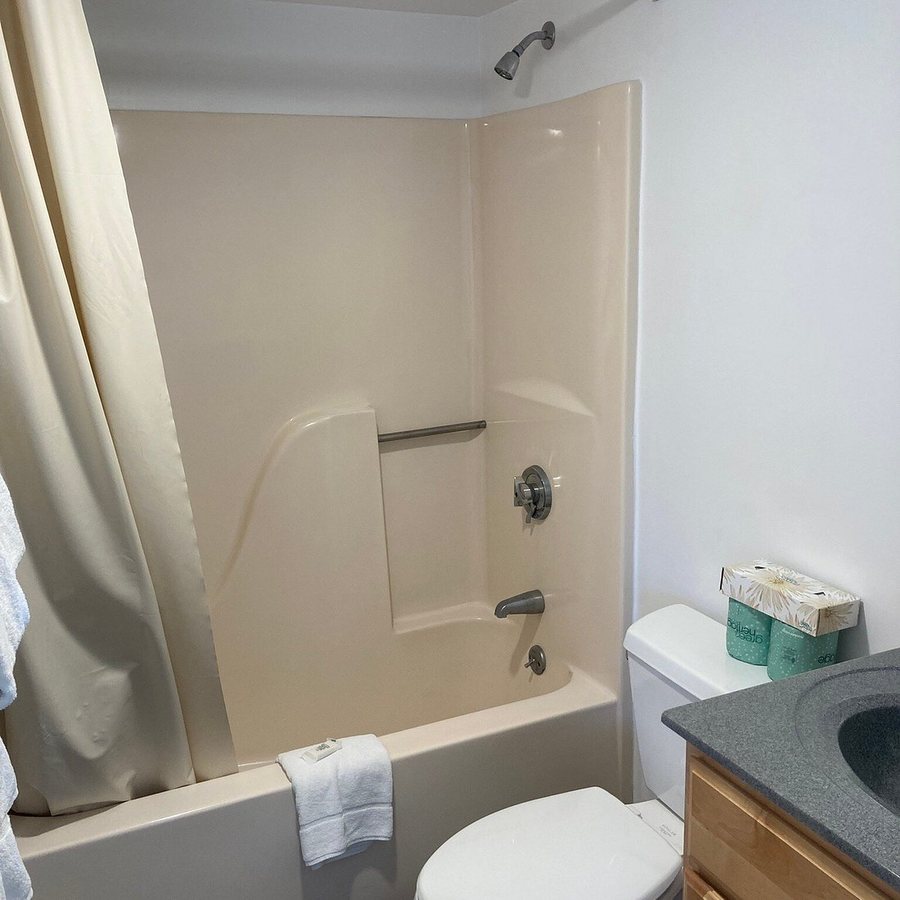 Horizons Beach Resort — Bathroom