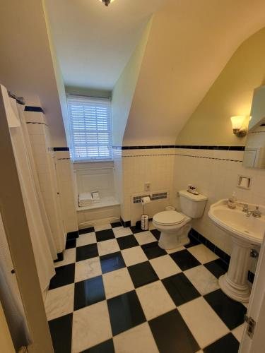 Hornsby House Inn — Bathroom