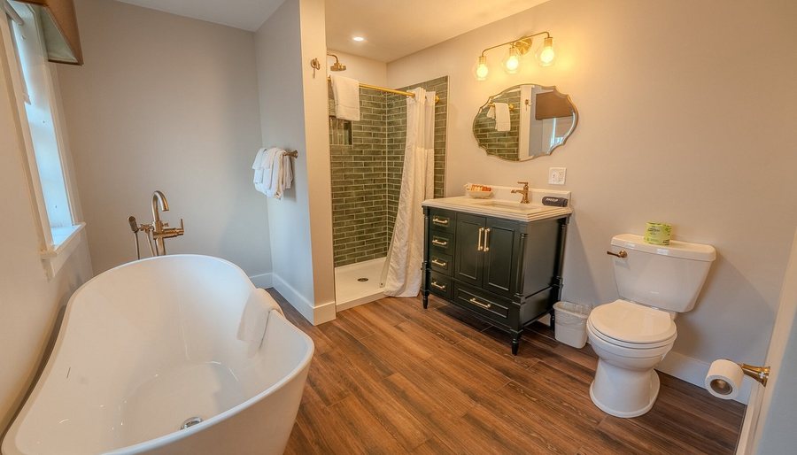 Horse and Hound Inn — Bathroom