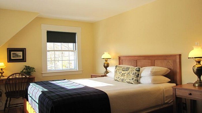 Horse and Hound Inn — Guest room