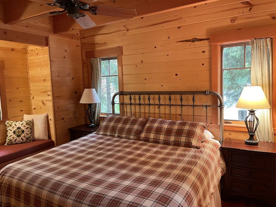 Horse Creek Lodge Outfitters — Guest room
