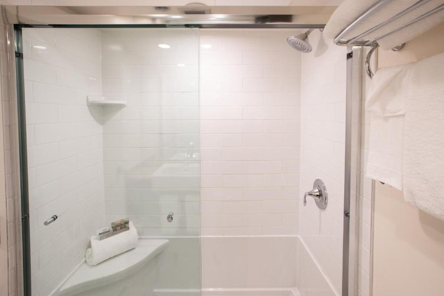 Horseshoe Canyon Ranch — Bathroom