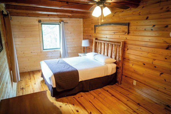 Horseshoe Canyon Ranch — Guest room