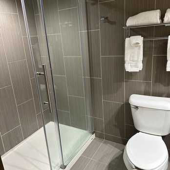 Horseshoe St Louis — Bathroom