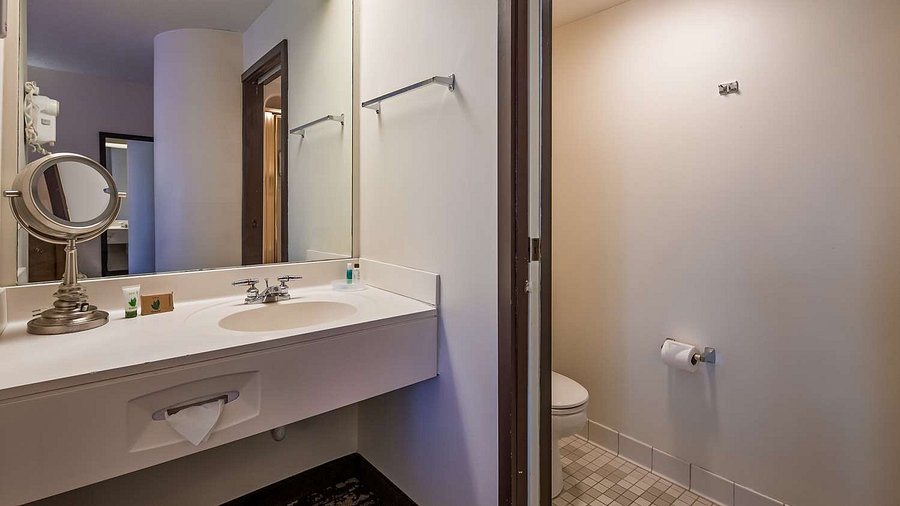 Horton Creek Inn Bed Breakfast Charlevoix Charlevoix County Michigan — Bathroom
