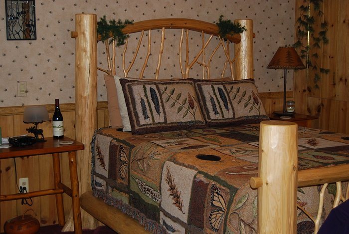 Horton Creek Inn Bed Breakfast Charlevoix Charlevoix County Michigan — Guest room