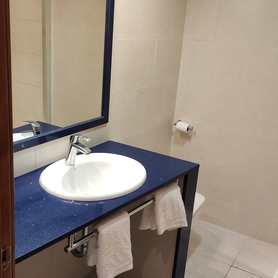Hostal Apolo Barcelona Catalonia — Bathroom