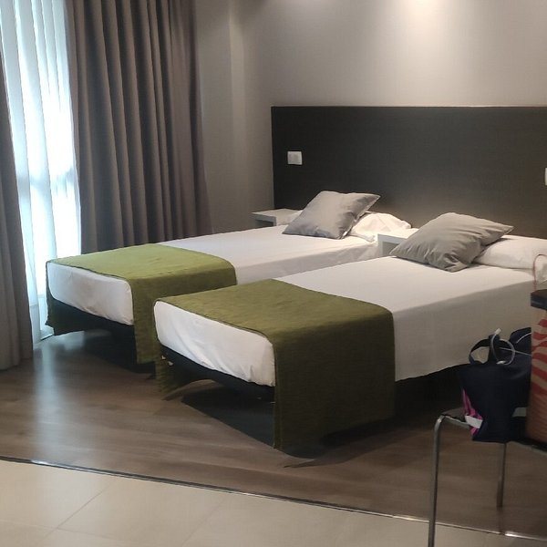 Hostal Aslyp 114 Barcelona Catalonia — Guest room