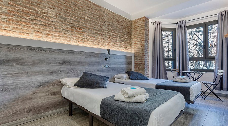 Hostal Baires Barcelona Catalonia — Guest room