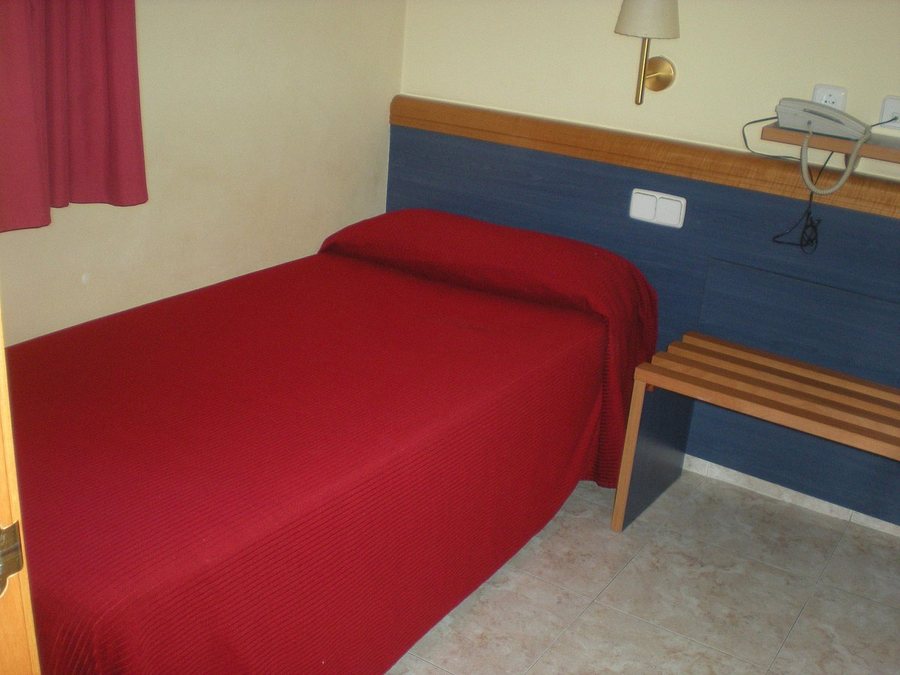 Hostal Baler Barcelona Catalonia — Guest room