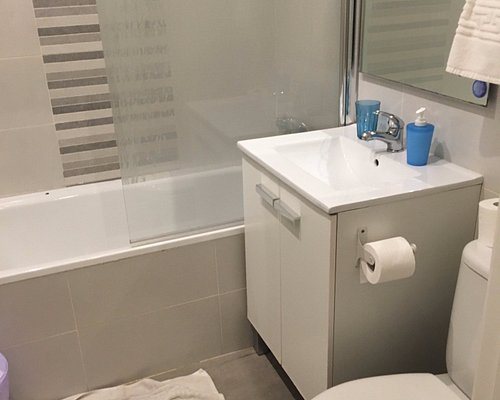 Hostal Balkonis — Bathroom