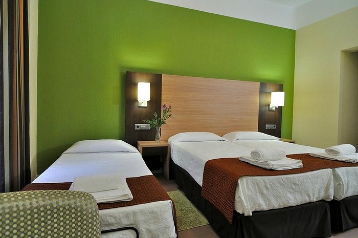 Hostal Ballesta — Guest room