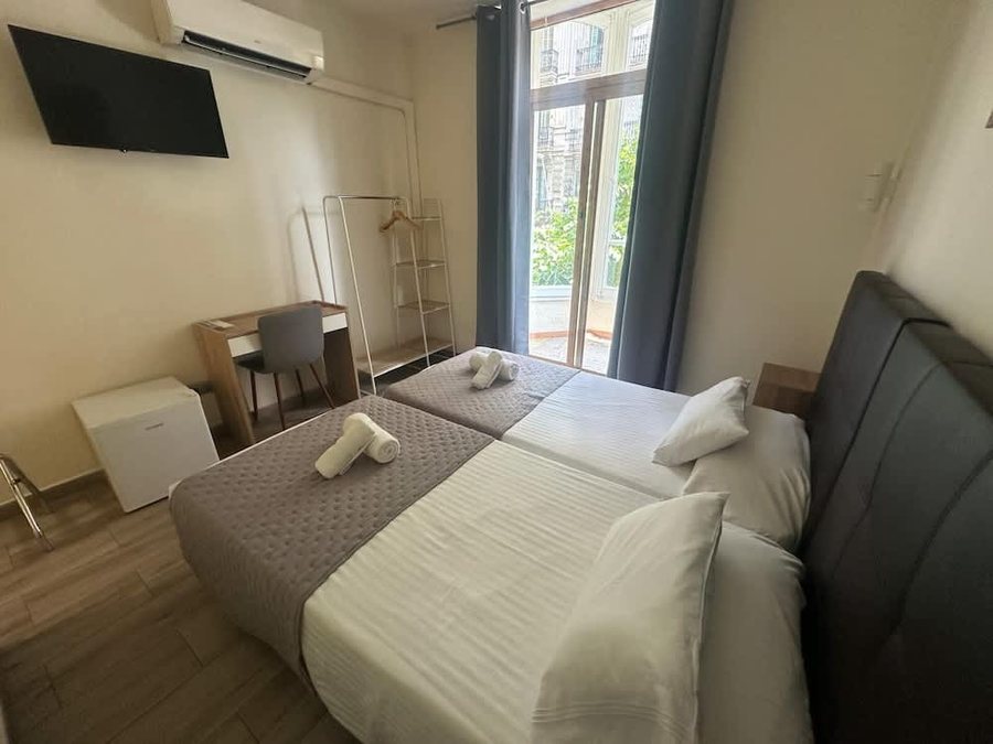 Hostal Balmes Centro Barcelona Catalonia — Guest room