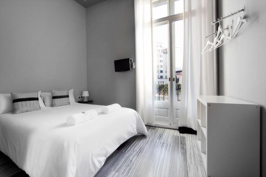 Hostal Boutique Khronos Barcelona Catalonia — Guest room