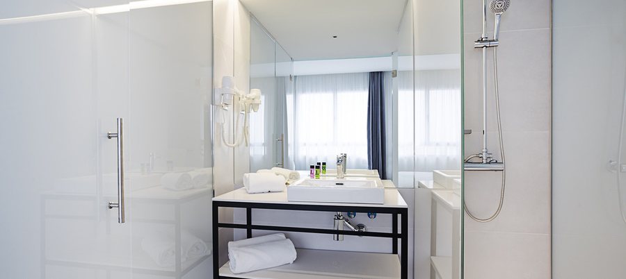 Hostal Castilla II Puerta del Sol — Bathroom