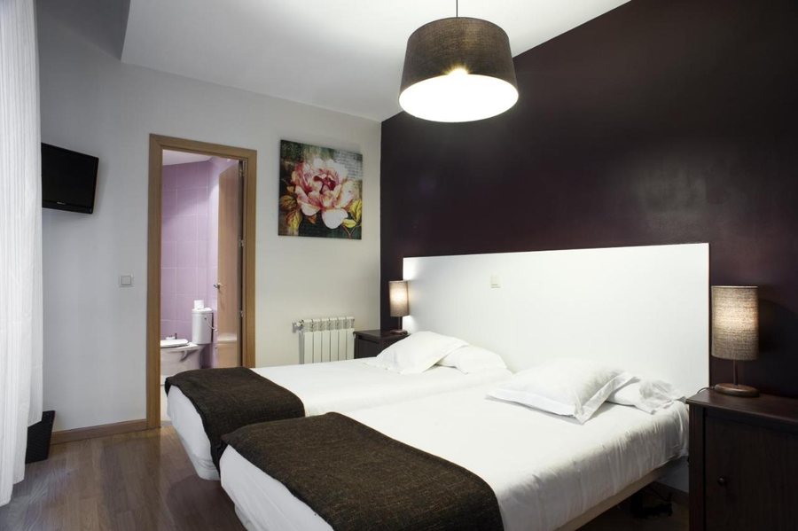 Hostal Cervelo — Guest room