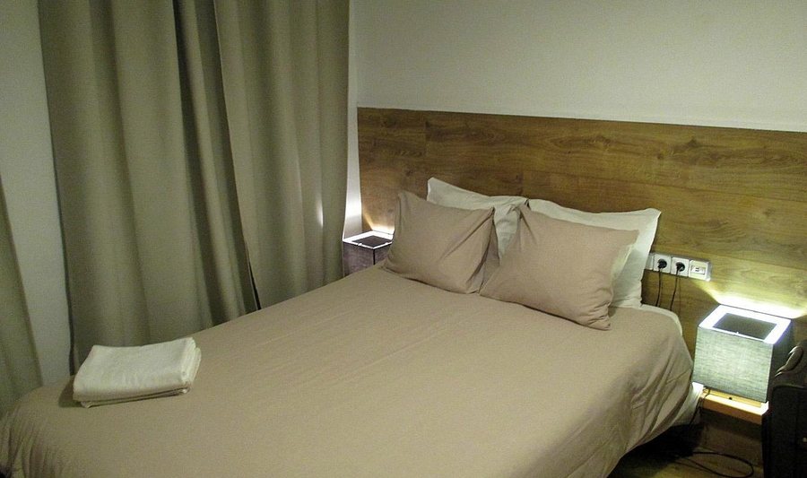Hostal Cien Barcelona Catalonia — Guest room