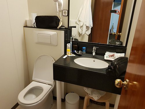 Hostal Ciudad Condal Barcelona Catalonia — Bathroom