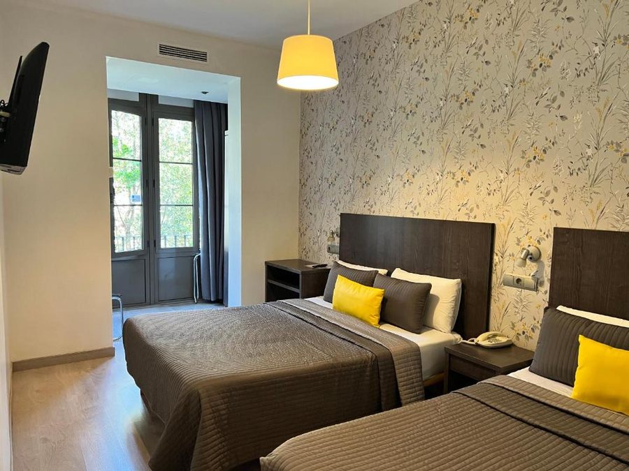 Hostal Ciudad Condal Barcelona Catalonia — Guest room