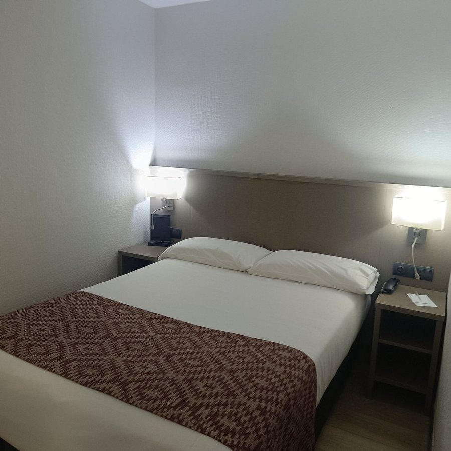 Hostal Conde Guell Barcelona Catalonia — Guest room