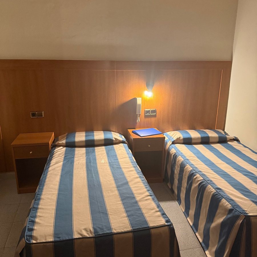 Hostal Coral — Guest room