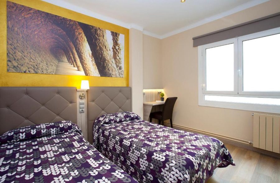 Hostal Delfos Barcelona Catalonia — Guest room
