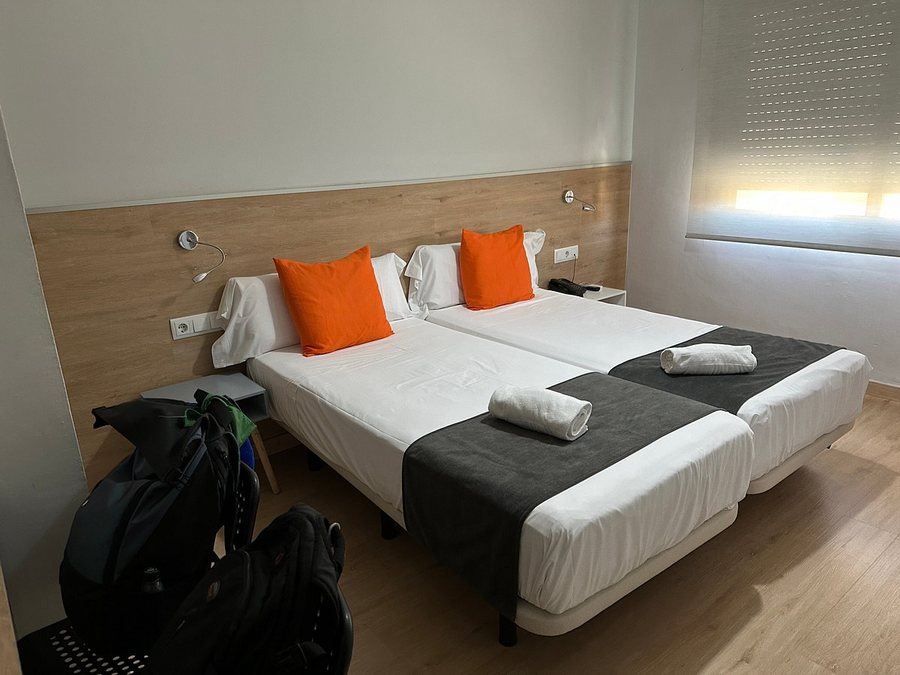 Hostal Easy Sants Barcelona Catalonia — Guest room